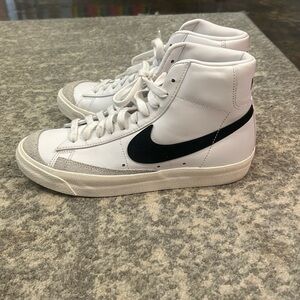 nike shoes SIZE 8.5